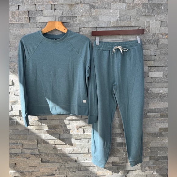 Vuori Tops - VUORI WOMEN'S DAYDREAM CREW AND JOGGER SET SMOKE BLUE SMALL